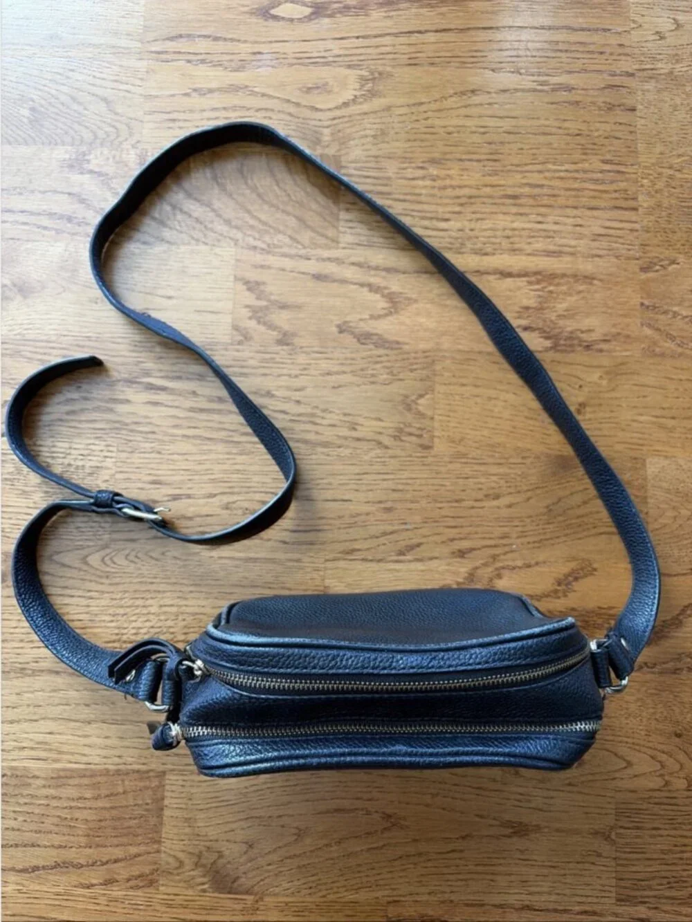 Kate Spade New York Black Pebbled Leather Camera Crossbody Shoulder Bag Purse